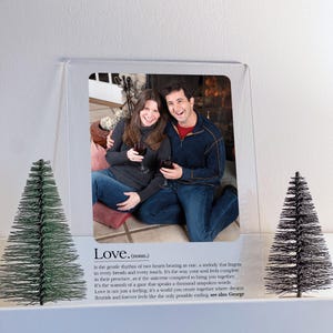 Regalo personalizzato con citazione d'amore per lui, piatto fotografico in acrilico per San Valentino, stampa personalizzata del significato dell'amore, targa decorativa con definizione dell'amore