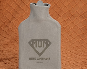 Wärmflasche mit personalisiertem Bezug, verschiedene Motive, 2 Liter, Geschenk für Frauen, Muttertag, Frauentag, Weihnachten, Geburtstag