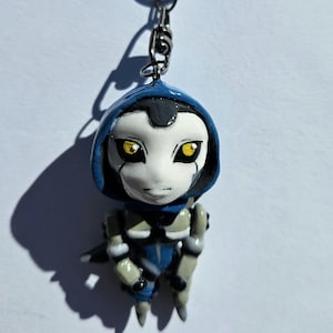 Handmade Apex Legends Mini Figure Polymer Clay Character Keychain Bag Accessory Customizable Charm Gift for Gamers Video Game Gun Charm Ash