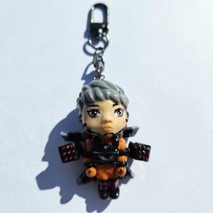 Handmade Apex Legends Mini Figure Polymer Clay Character Keychain Bag Accessory Customizable Charm Gift for Gamers Video Game Gun Charm Valkyrie