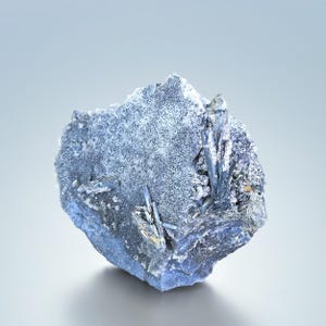 Cristalli di STIBNITE di alta qualità su matrice dalla miniera di Wuning, Cina