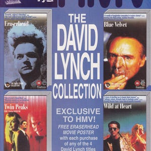 Puede incluir: Un cartel promocional de The David Lynch Collection, con películas como Eraserhead y Blue Velvet. El cartel, exclusivo de HMV, incluye el logotipo de HMV y detalles de las películas.
