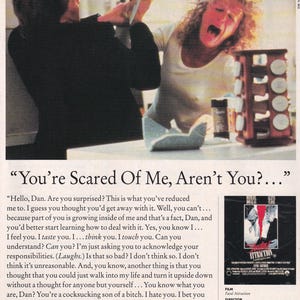 Könnte beinhalten: Ein Filmbild aus "Fatal Attraction" zeigt eine schreiende Frau, die einer Person mit einem Messer gegenübersteht. Der Text lautet "You're Scared Of Me, Aren't You?..." und ein Filmplakat ist ebenfalls zu sehen.