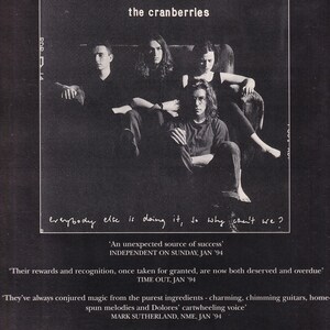 Mini poster vintage originale / ritaglio di rivista - The Cranberries - Lo fanno tutti, dovremmo farlo anche noi