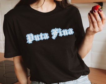 Puta Fina Unisex Jersey Camiseta de manga corta / Puta Camiseta gótica / Regalo latino divertido para ella / Putafina Blusa Regalo / Regalo de humor latino adulto