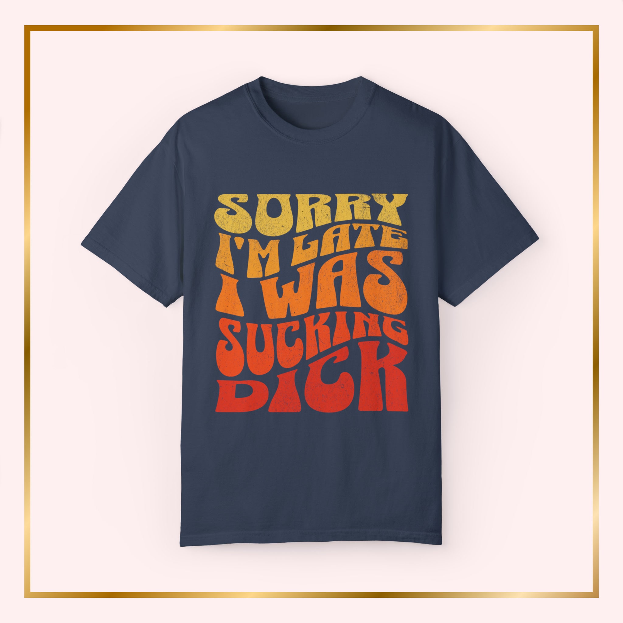 Yubkalar ostidagi yalangoch mushuklarning fotosuratlari