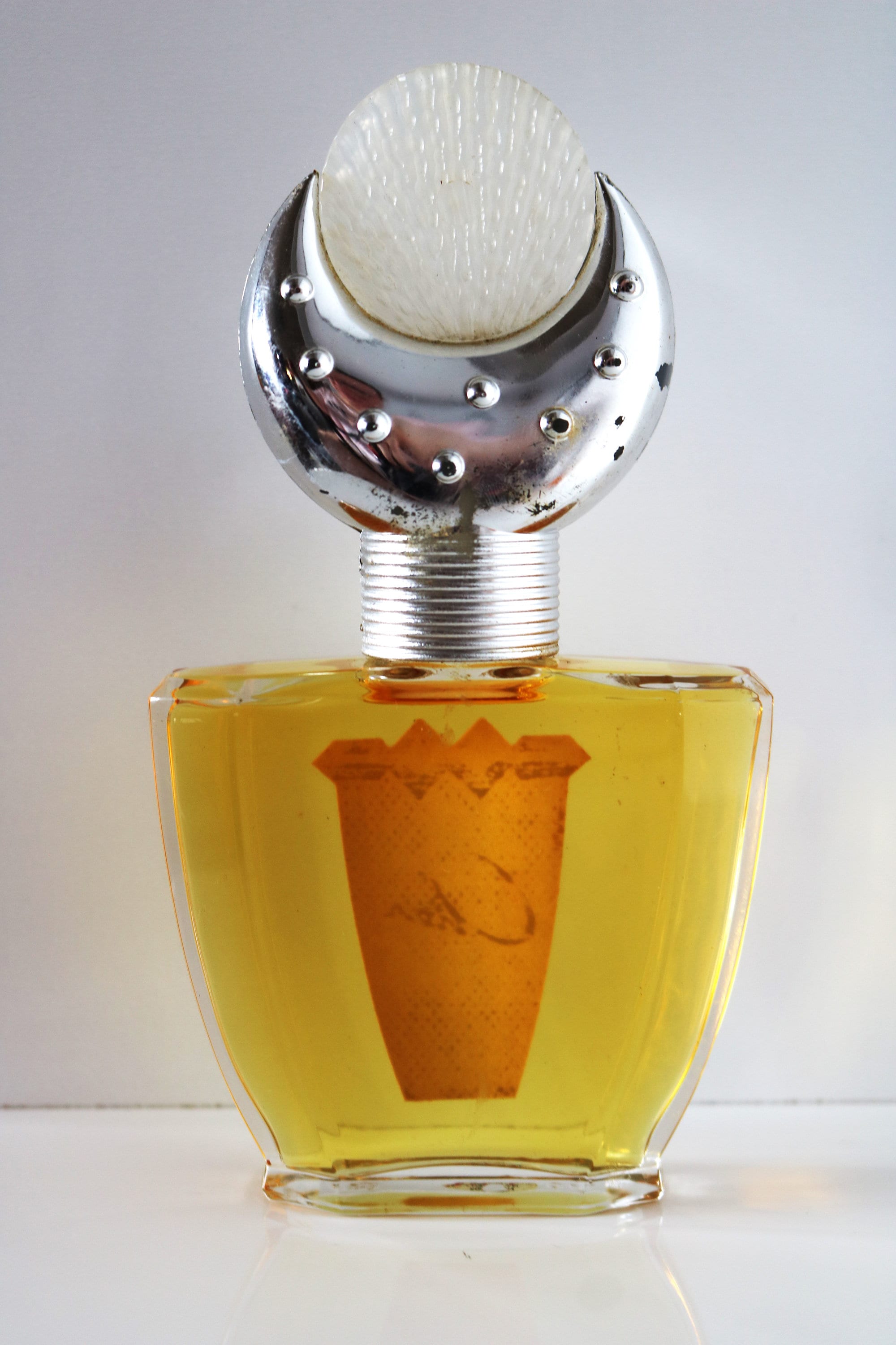 CHER UNINHIBITED EDT☆美しいヴィンテージの香り☆木質/芳香族 【公式