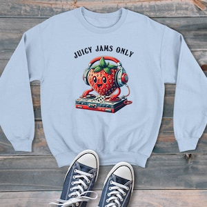 Strawberry Dj Juicy Jams Only Sudadera unisex estilo dibujos animados, suéter gráfico retro, estilo moderno y divertido