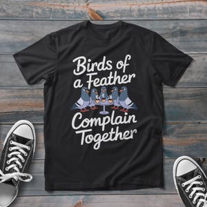 面白い鳩のTシャツ、Birds Of a Feather Complain Togetherの面白いTシャツ、トレンディなストリートウェアスタイル、鳩好きへの最高のギフト
