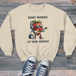Fresa con guitarra Berry Hendrix Cartoon Style Sudadera unisex, suéter gráfico retro, estilo moderno y divertido