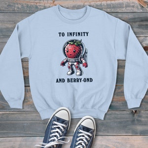 Strawberry Astronaut Space Infinity Sudadera unisex con estilo de dibujos animados, suéter gráfico retro, estilo moderno y divertido