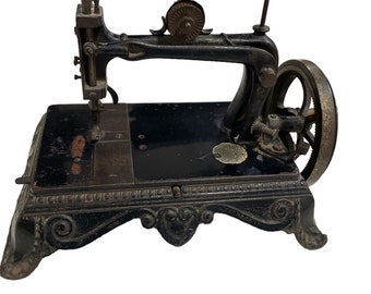 Antique sewing machine, Vintage sewing machine, Vintage home decor, Old sewing machine, Rare find Sewing machine, Rare find Home Decor