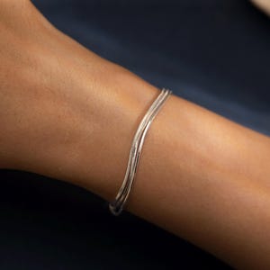 Bracciale a tripla catena a spina di pesce, delicato braccialetto in argento da indossare tutti i giorni, gioielli minimalisti, regalo per il compleanno, regalo per lei, regali per la mamma