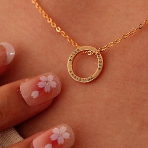 Collier prénom cercle personnalisé, collier prénom gravé personnalisé, bijoux faits main, cadeau de fête des mères pour elle, cadeau d'anniversaire pour couple image 2