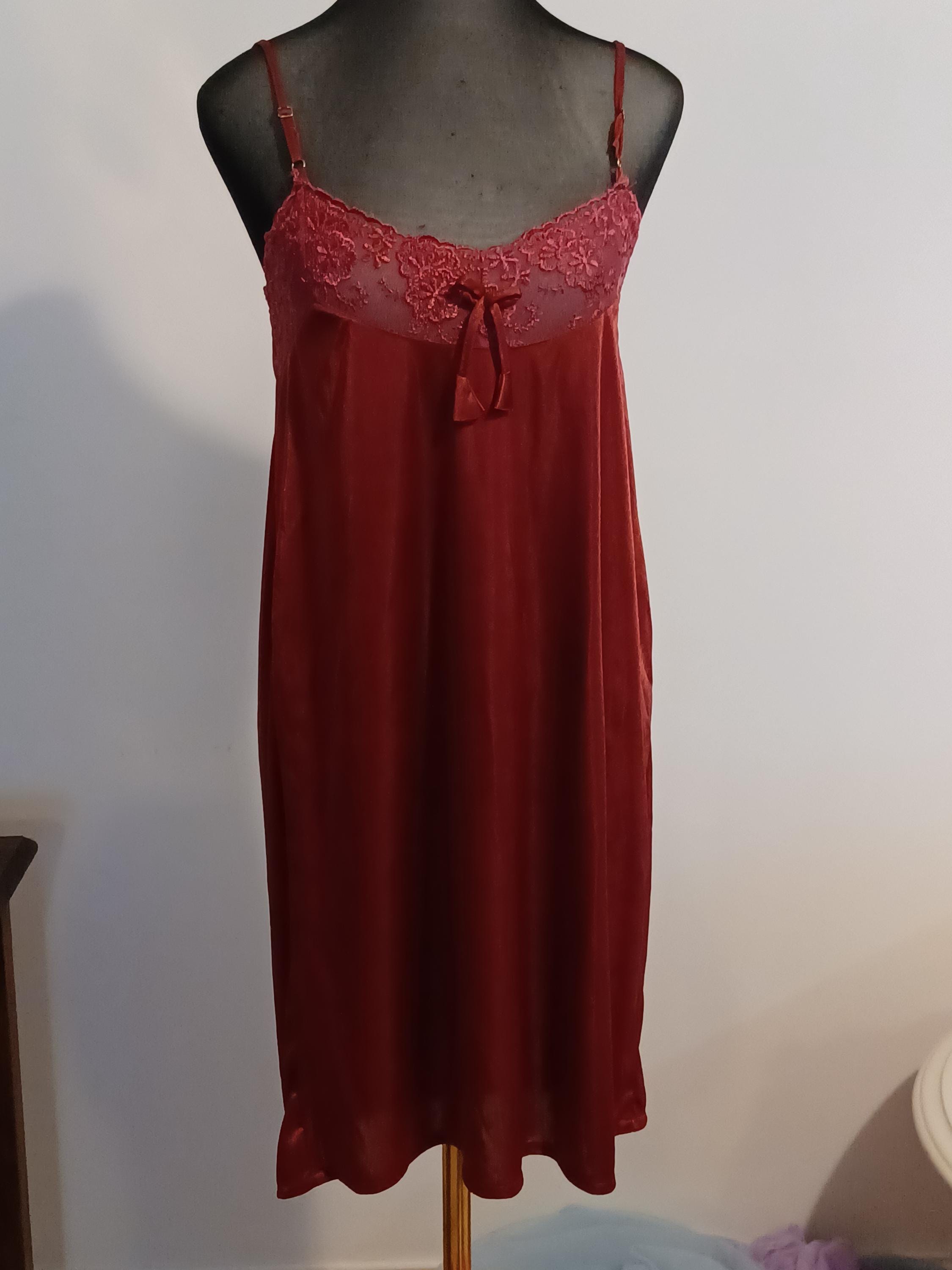jolie combinaison&fond de robe vintage jolie dentelle T 48 ref 27R70