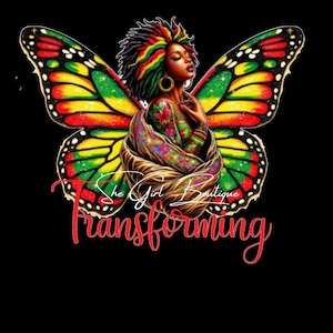 Può includere: Una farfalla colorata con ali rosse, gialle e verdi circonda una donna con i capelli castano scuro e un tatuaggio colorato. Il testo "She Girl Boutique Transforming" è sotto la farfalla.