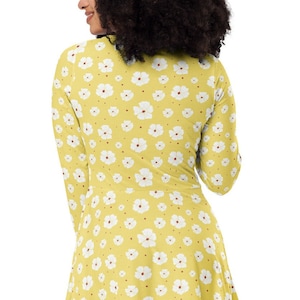 Biała sukienka midi z długim rękawem i kieszeniami Poppy, Kwiatowe wzory, Żółta sukienka, Dostępne rozmiary plus size, Sukienka wiosenna