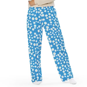 Daisy wide-leg pajama pants, Plus size pajamas, Daisies Pajama Pants, Petite Sizes, Flower Pajama Pants