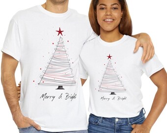 メリー&ブライトTシャツ、クリスマスツリーTシャツ。メリー&ブライトホリデーシャツ、ホリデーTシャツ、クリスマスツリーTシャツ、ファミリークリスマスシャツ
