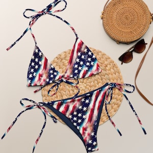 Bikini de tiras con estrellas y rayas: traje de baño reciclado con bandera estadounidense