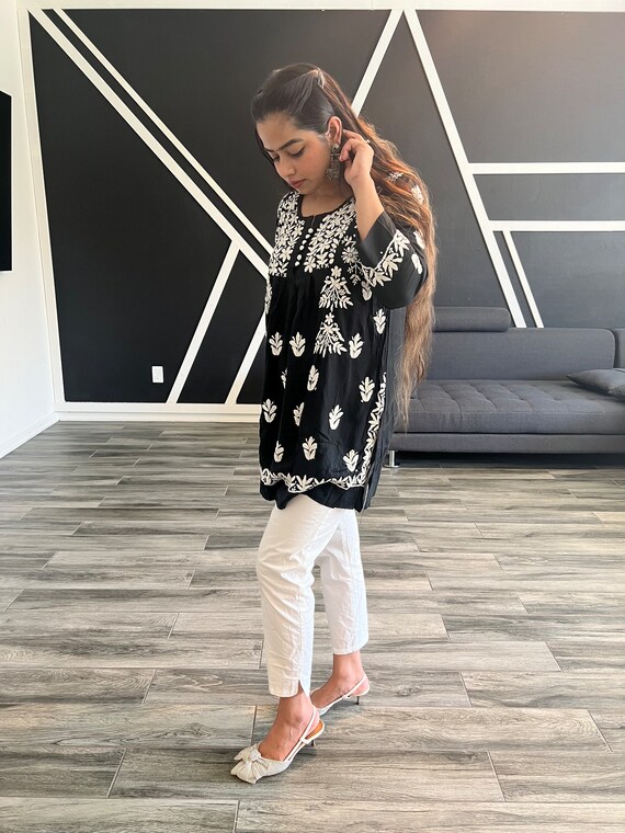 White kurti with black sales leggings