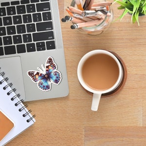Adesivo in vinile con farfalla blu - Perfetto per laptop, bottiglie d&#39;acqua e quaderni