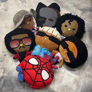 Peluche di Hello Kitty dell'artista, Peluche di The Weeknd Sanrio