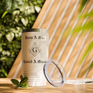 Vaso de cuello redondo Raised A Mason, 20 oz (fuente negra)
