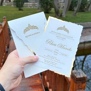Faire-part de quinceañera, élégant motif ivoire détaillé doré, parfait pour célébrer une journée spéciale, idéal pour un anniversaire ou un cadeau de mariage