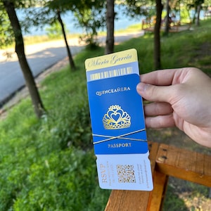 Design del passaporto per invito Quinceanera blu reale, bellissimo invito per la festa del 15° compleanno, regalo ideale per gli ospiti