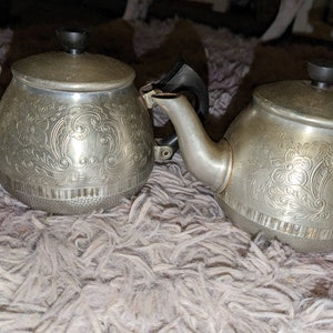 Vintage swan milk creamers