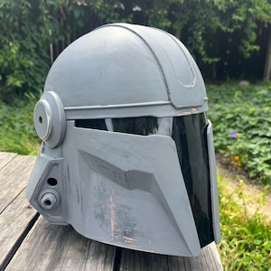 DOSSIER - Casque d&#39;« officier d&#39;ordonnance » approuvé par la MMCC