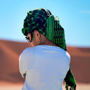 パレスチナ製クーフィーヤ（緑） 緑色のパレスチナのクーフィーヤ・スカーフ | 「アル・クッズ