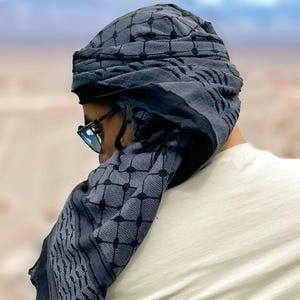 緑色のパレスチナのクーフィーヤ・スカーフ | 「アル・クッズ