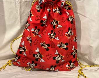 mochila con cordón