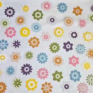Fleurs découpées, embellissements floraux, fabrication de cartes, devants de cartes, fleurs en couches, scrapbooking, découpes en papier cartonné, dispersion de table florale
