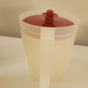 Pichet à jus / à eau en plastique avec couvercle à pression Rubbermaid, pour  porte de réfrigérateur, 2,6 L