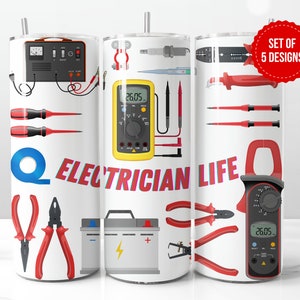 Könnte beinhalten: Satz von fünf isolierten Becherdesigns mit Werkzeugen und Geräten, die üblicherweise von Elektrikern verwendet werden. Die Becher haben einen weißen Hintergrund mit roten, gelben und schwarzen Akzenten. Der Text "ELECTRICIAN LIFE" ist auf einem der Becher abgebildet.