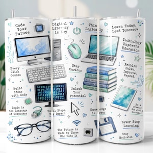 Könnte beinhalten: Ein weißer zylindrischer Becher mit Strohhalm, verziert mit blauen und schwarzen Illustrationen von Computern, Tastaturen, Mäusen, Büchern und Brillen. Der Text umfasst Code Your Future, Think Logically, Learn Today, Lead Tomorrow und Technology Empowers Education.