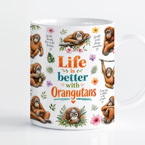 Könnte beinhalten: Ein weißer Keramikbecher mit mehreren Aquarellillustrationen von Orang-Utans in verschiedenen Posen, umgeben von tropischen Blättern und Blumen. Der Text lautet: Life is better with Orangutans, Wild hearts live in the treetops, Gentle souls, strong connections und Every day is better in the jungle.