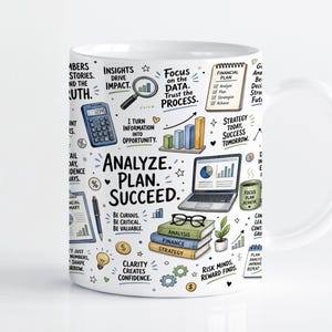 Peut inclure: Un mug en céramique blanche orné d'une impression graphique colorée sur le thème des affaires, incluant le texte "ANALYZE. PLAN. SUCCEED." et des icônes représentant un ordinateur portable, une calculatrice, une loupe et des livres.
