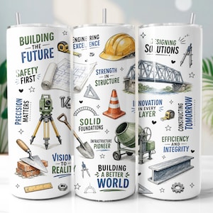Puede incluir: Un vaso cilíndrico blanco con ilustraciones coloridas de herramientas de construcción, un puente y un casco. El texto incluye "Building the Future", "Safety First", "Precision Matters", "Solid Foundations", "Designing Solutions" y "Building a Better World".