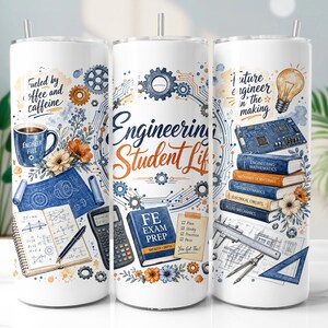 Pode incluir: Três copos cilíndricos brancos com palhinhas, com gráficos de temática de engenharia que incluem engrenagens, plantas, uma calculadora, livros de texto intitulados Engineering Mathematics e FE Exam Prep, uma lâmpada e os textos Fueled by coffee and caffeine, Engineering Student Life e Future engineer in the making.