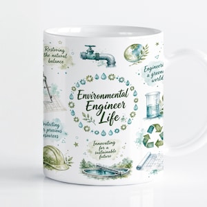 Könnte beinhalten: Ein weißer Keramikbecher mit Aquarellillustrationen zu Themen der Umweltingenieurwissenschaften, darunter ein Wasserhahn, ein Globus, ein Becherglas, ein Recycling-Symbol, ein Schutzhelm und Baupläne, mit dem Text Environmental Engineer Life.
