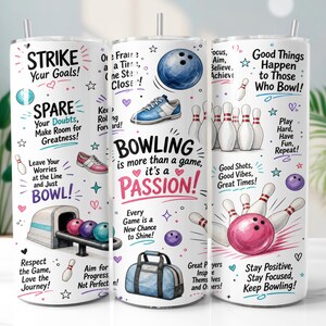 Op de afbeelding: Een witte cilindrische beker met een bowlingthema, voorzien van illustraties van bowlingballen, kegels, schoenen en een tas. De tekst bevat zinnen zoals STRIKE Your Goals, BOWLING is more than a game, it's a PASSION en Good Things Happen to Those Who Bowl.
