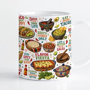 Puede incluir: Una taza de cerámica blanca con un patrón colorido de alimentos mexicanos que incluye tacos, guacamole, salsa y cilantro, intercalados con frases de texto como "Flavor Fiesta", "Eat More Tacos" y "Stay Spicy Stay Happy" en varias fuentes.