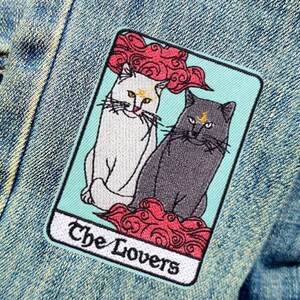 Écusson brodé pour cartes de tarot Amoureux des chats - Thermocollant pour sac à dos, sac à main, chapeau, veste - Sort philtre d'amour magique déesse sorcière wicca occulte