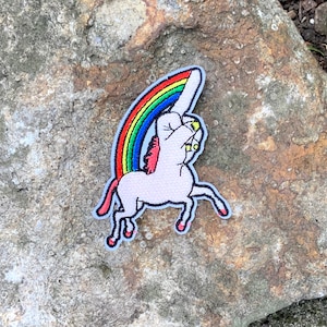 Naszywka z motywem tęczy i jednorożca, haftowana – do naprasowania na plecak, torebkę, czapkę, kurtkę – środkowy palec/LGBTQ Gay Pride/Love