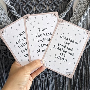 Sweary Affirmationskarten, Tarotkarten, tägliches Manifest, Vertrauensschub, spirituell, Selbstfürsorge, lustige Ermutigungskarten für Erwachsene, gehäkeltes Geschenk
