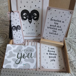 Cadeau boîte aux lettres Bélier, boîte-cadeau du zodiaque juste parce que, affirmations de jurons, astrologie, signe astrologique du Bélier, cadeau d'anniversaire de mars / avril, prendre soin de soi